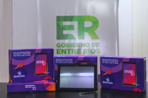 La Provincia recibe tablets para reforzar la alfabetización en tercer grado