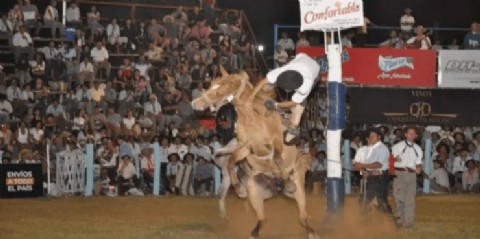 Diamante: masiva concurrencia de público presenció la primera noche del Festival Nacional de la Jineteada y Folclore