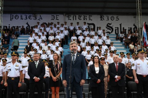 Frigerio encabezó el acto central por el 192° aniversario de la Policía de Entre Ríos