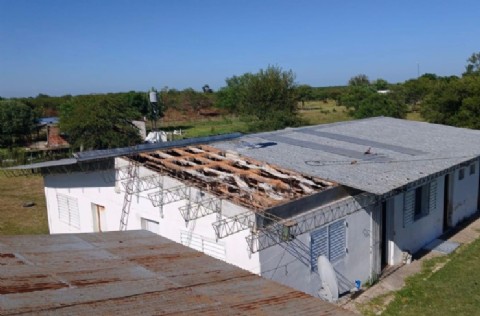 Realizan obras de saneamiento y mejoras edilicias en una escuela rural de Villaguay