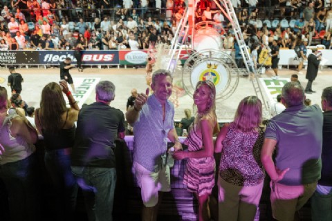 VIDEO | Frigerio disfrutó de los corsos de Gualeguay en la segunda noche de presentación