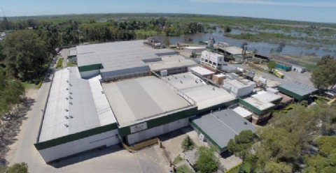 Amenazan con despedir a 400 trabajadores en la planta de Granja Tres Arroyos en Concepción del Uruguay
