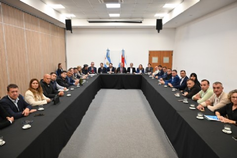 VIDEO | Frigerio analizó con intendentes justicialistas la situación de los municipios y la caída de recursos