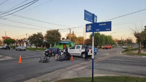Concordia: un ciclista chocó con una moto en un cruce de calle y tuvo que ser trasladado al hospital