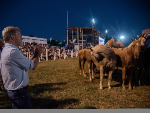 VIDEO | Frigerio acompañó el Festival Nacional de Jineteada y Folclore de Diamante