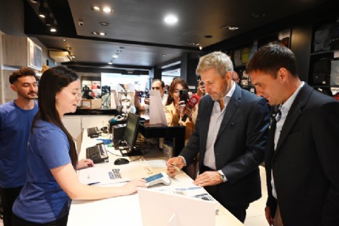 VIDEO | Sidecreer lanzó su nueva tarjeta con un sistema renovado y una red de terminales de pagos y cobros propia