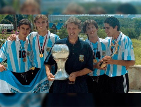 VIDEO | José Néstor Pékerman: de Villa Domínguez, Entre Ríos, al podio mundial del fútbol juvenil