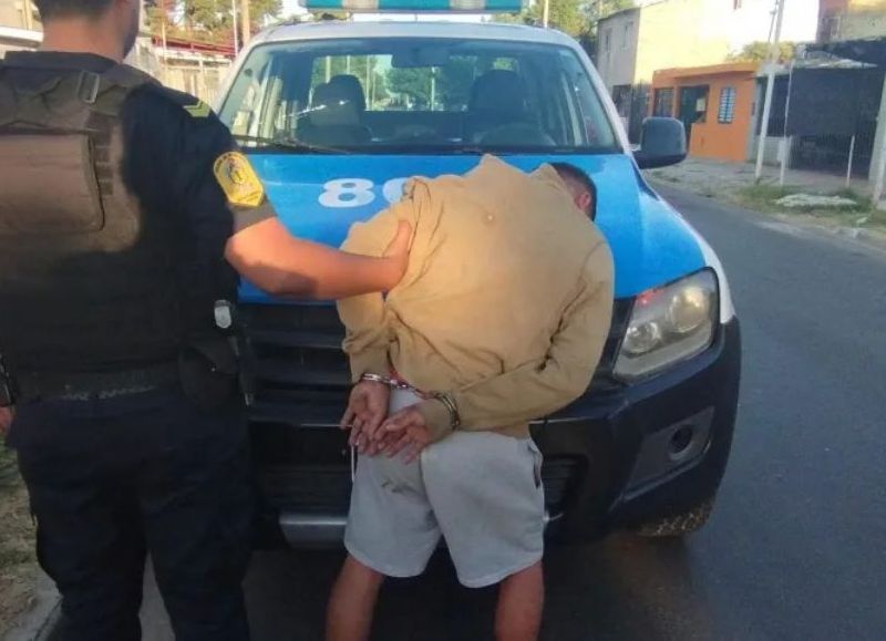 Paraná: un sujeto fue arrestado mientras intentaba forzar una puerta