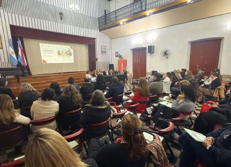 Cien directivos cursarán una formación universitaria becada en Entre Ríos