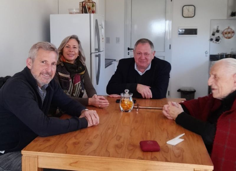 Frigerio visitó al exarzobispo de Paraná Estanislao Karlic