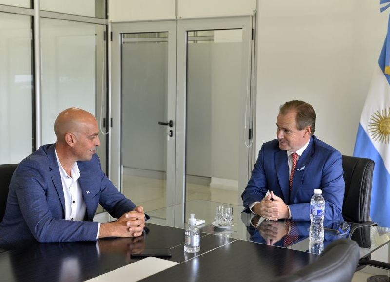 El gobernador Gustavo Bordet recibió al intendente de Colonia Avellaneda