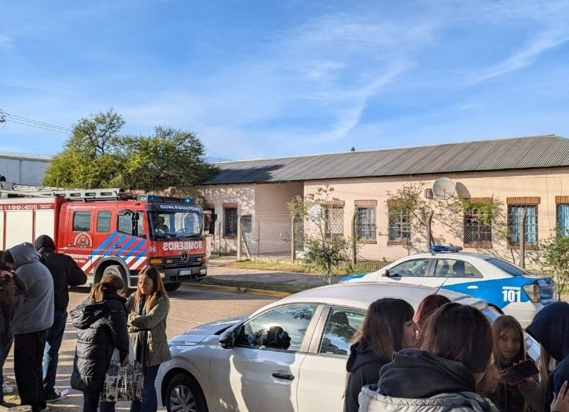 Guelguaychú: las autoridades evacuaron una escuela tras un principio de incendio
