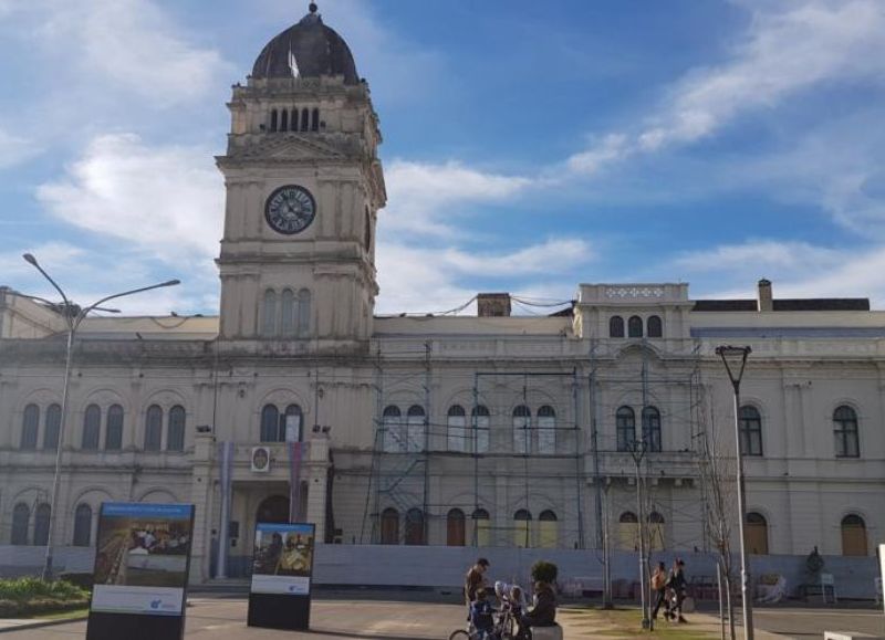 La provincia inicia el pago de haberes a estatales