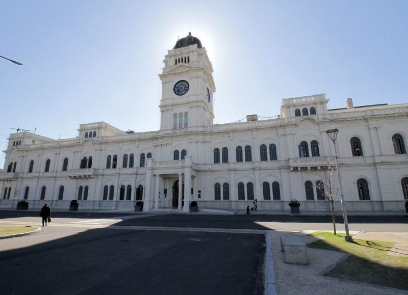 Confirmaron el cronograma de pagos a estatales y docentes de la provincia