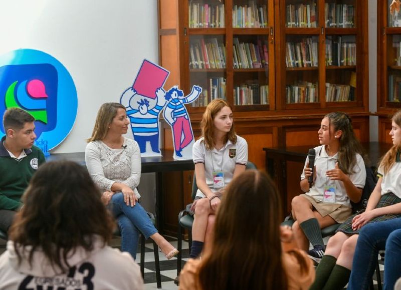 Stratta cerró el ciclo del Senado Juvenil