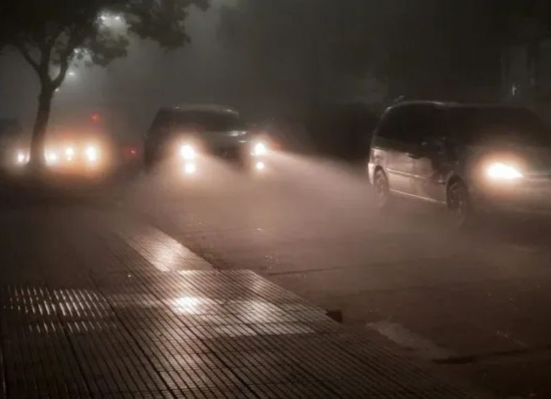 Mantienen la advertencia por niebla en toda Entre Ríos y recomiendan extremar precauciones
