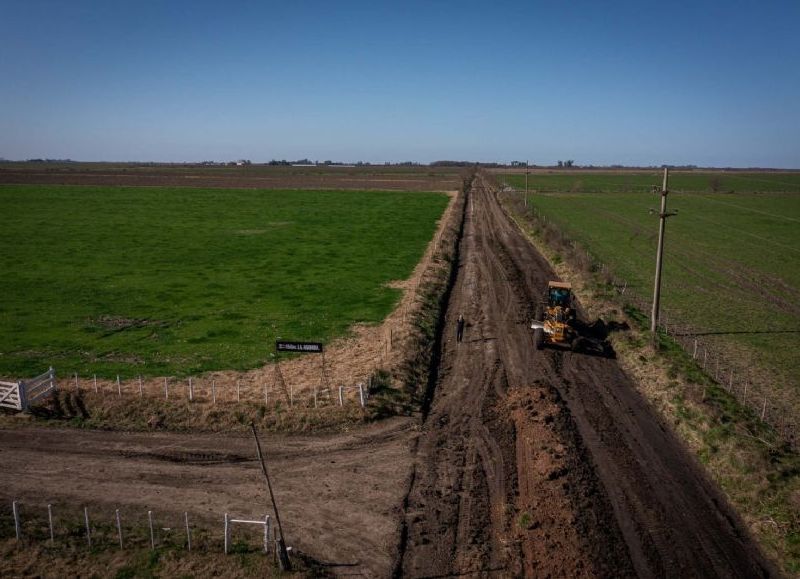 Prosiguen las tareas de mantenimiento y conservación de caminos rurales en toda la provincia