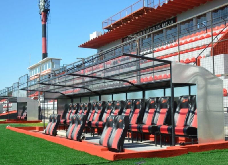 Paraná: Paraguas, banderas y fiesta bajo la lluvia: Patronato abre el juego ante San Miguel