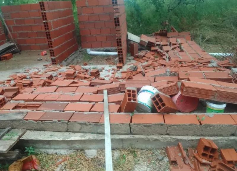 Un terrible temporal en Villa Mantero generó destrozos en la localidad