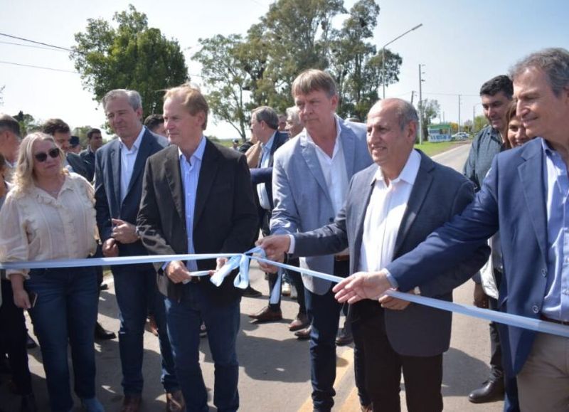 El gobernador Gustavo Bordet y el intendente Daniel Rossi inauguraron el acceso a Santa Elena y el Hospital Modular