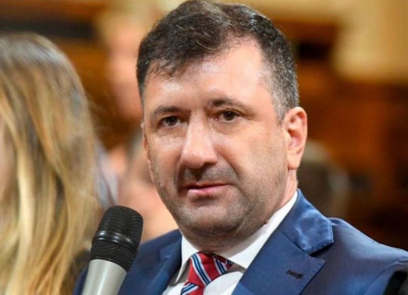 Designaron al hijo de Kueider en el Senado nacional, antes que su padre votara por la Ley Bases