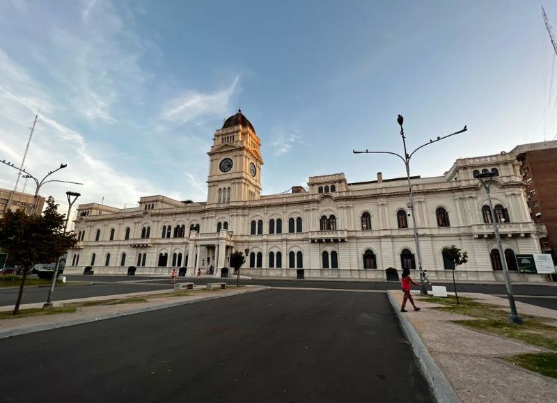 Alrededor de mil contratos de obra en la Provincia pasarán a ser de servicio en 2025