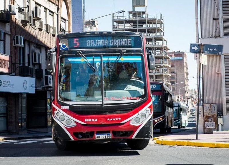 Se le viene la noche a Bordet: rechazaron el pedido de aumento de boleto de colectivos