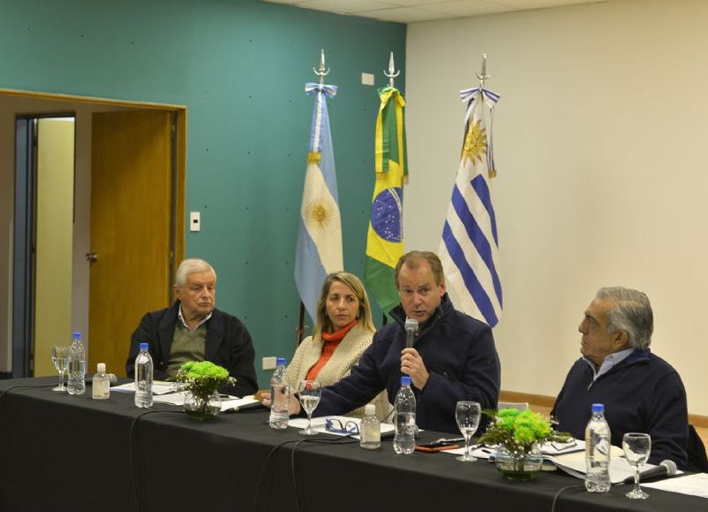 Bordet ratificó la decisión política de avanzar con el dragado a los 34 pies en el río Uruguay