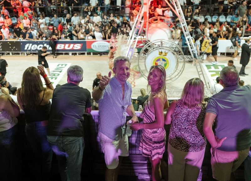 VIDEO | Frigerio disfrutó de los corsos de Gualeguay en la segunda noche de presentación