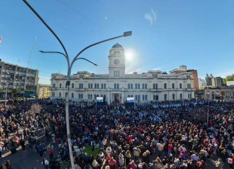 Más de 2.000 alumnos prometieron lealtad a la Bandera en Paraná