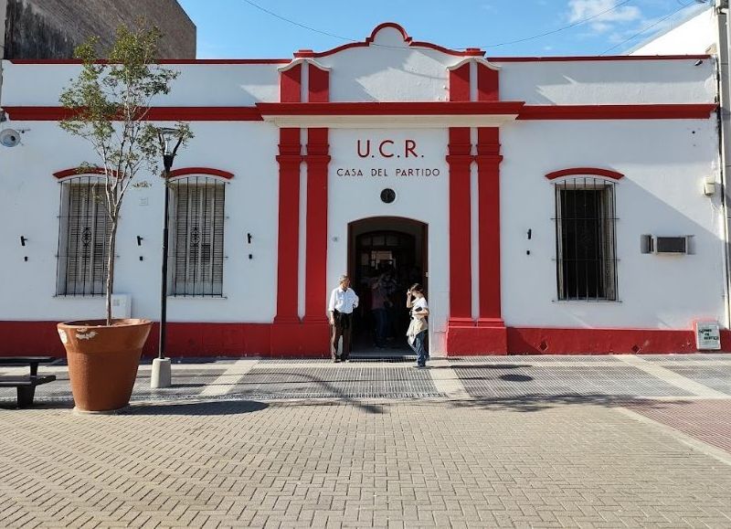 La agrupación UCR Activa cuestionó al diputado Fabián Rogel y exigió la renovación del partido