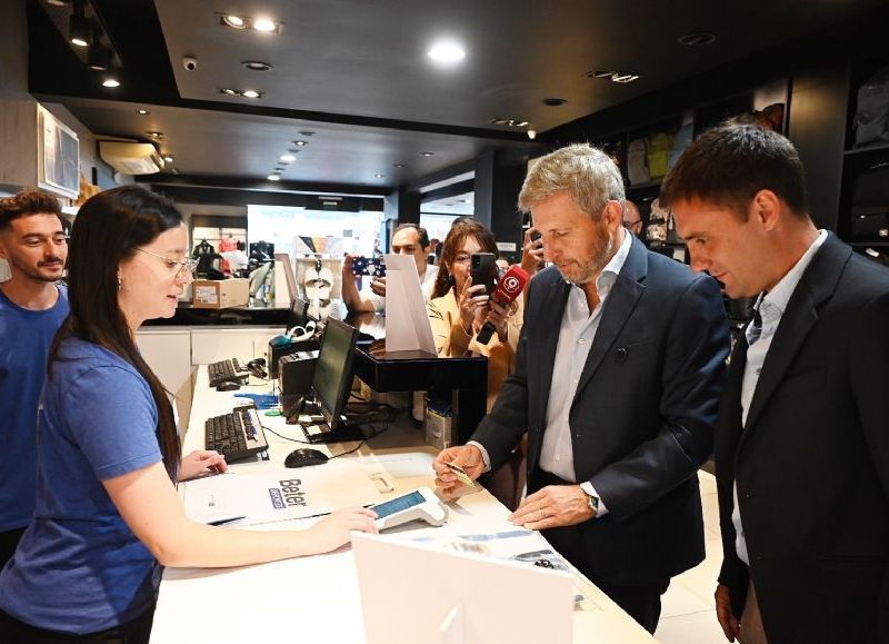 VIDEO | Sidecreer lanzó su nueva tarjeta con un sistema renovado y una red de terminales de pagos y cobros propia