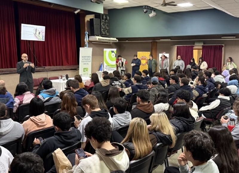 Más de 100 jóvenes de Federal participaron de talleres sobre empleo y derechos laborales