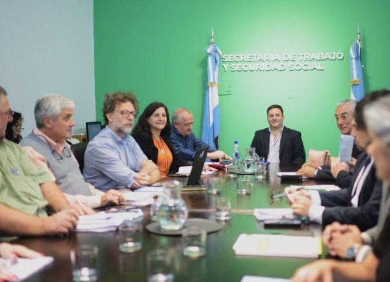 Acuerdo entre gremios docentes y el Gobierno provincial