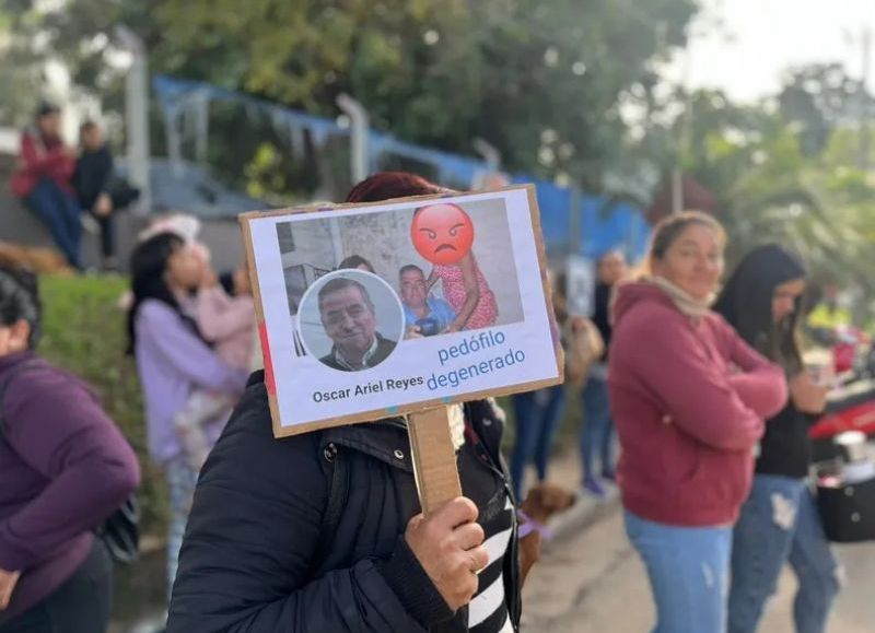 Escracharon al médico acusado de abuso sexual ocurrido en un hospital de Paraná