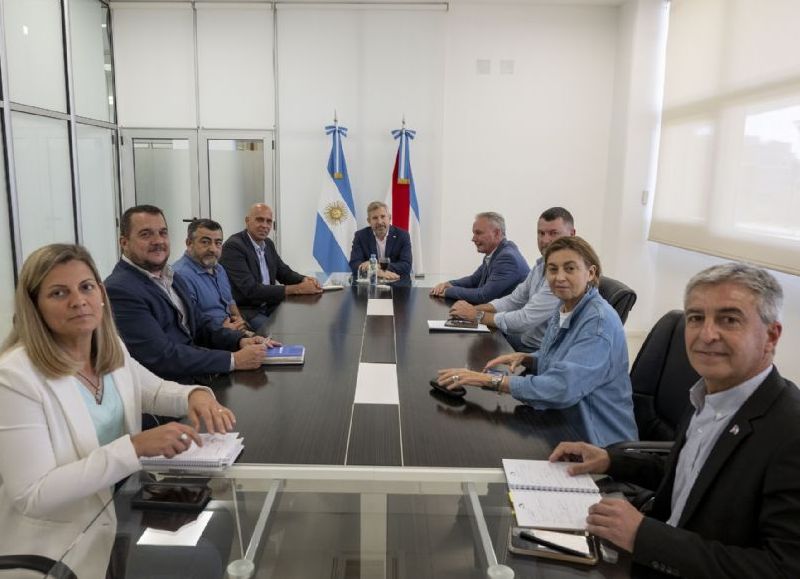 Frigerio se reunió con los intendentes del área metropolitana de Paraná por el boleto estudiantil